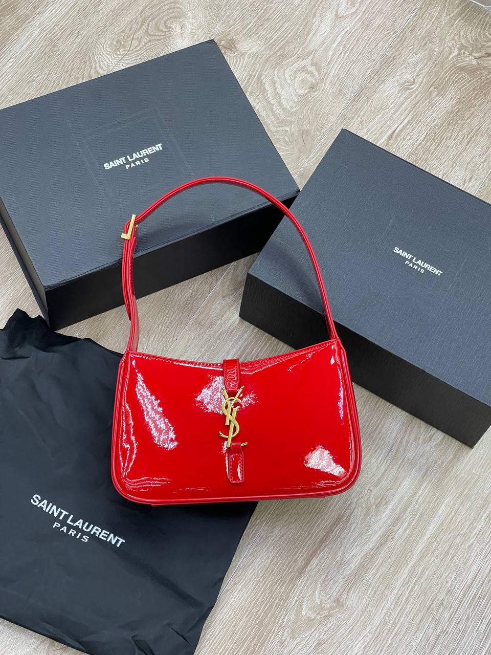 Сумка Saint Laurent hobo red