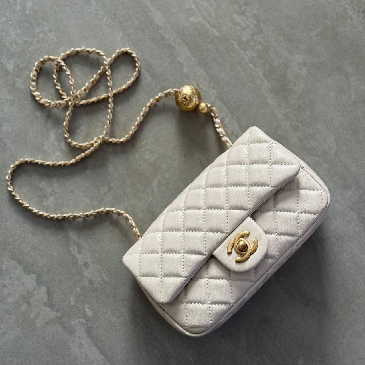 Сумка Chanel Square Flap Bag White