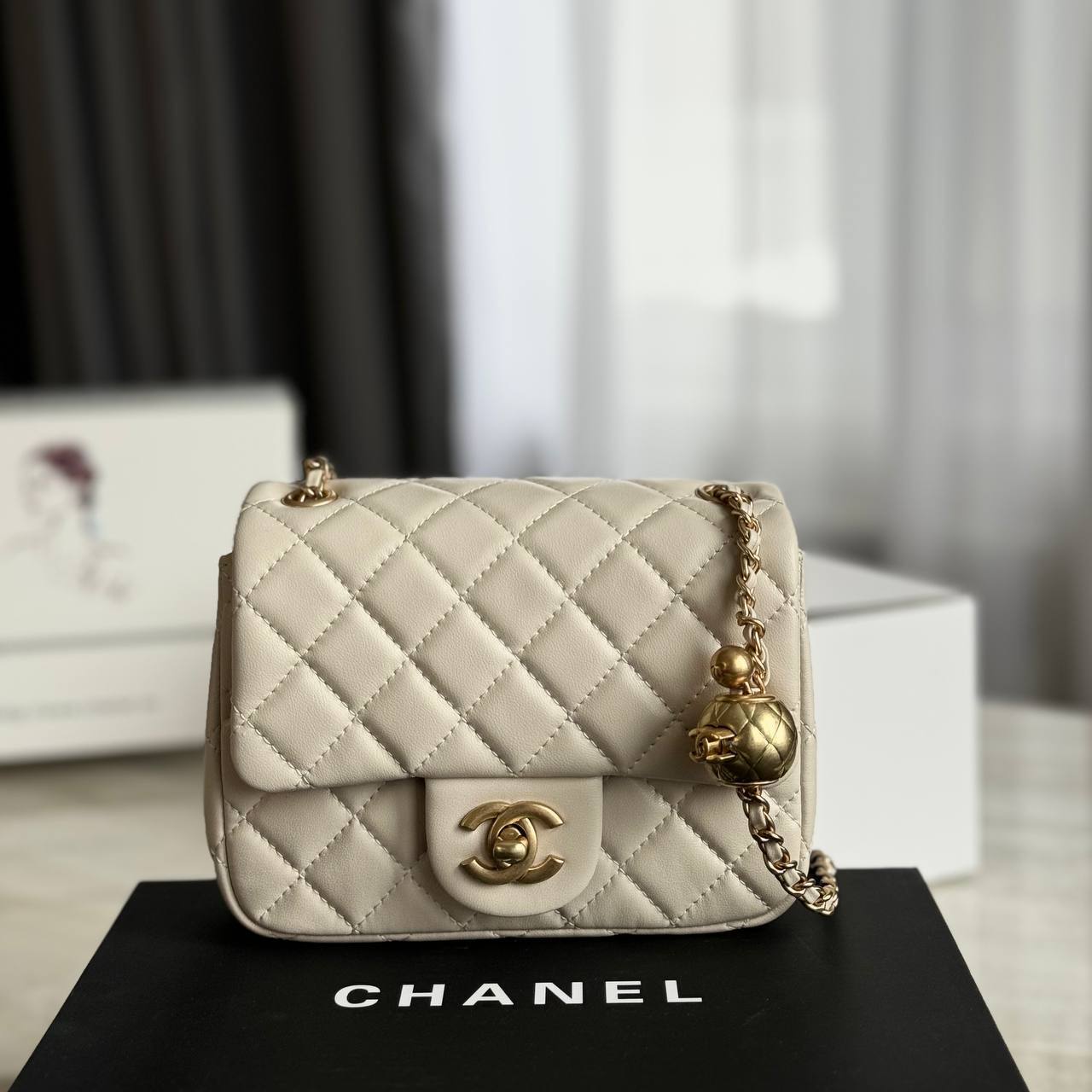 Сумка Chanel Mini Square Flap Bag White