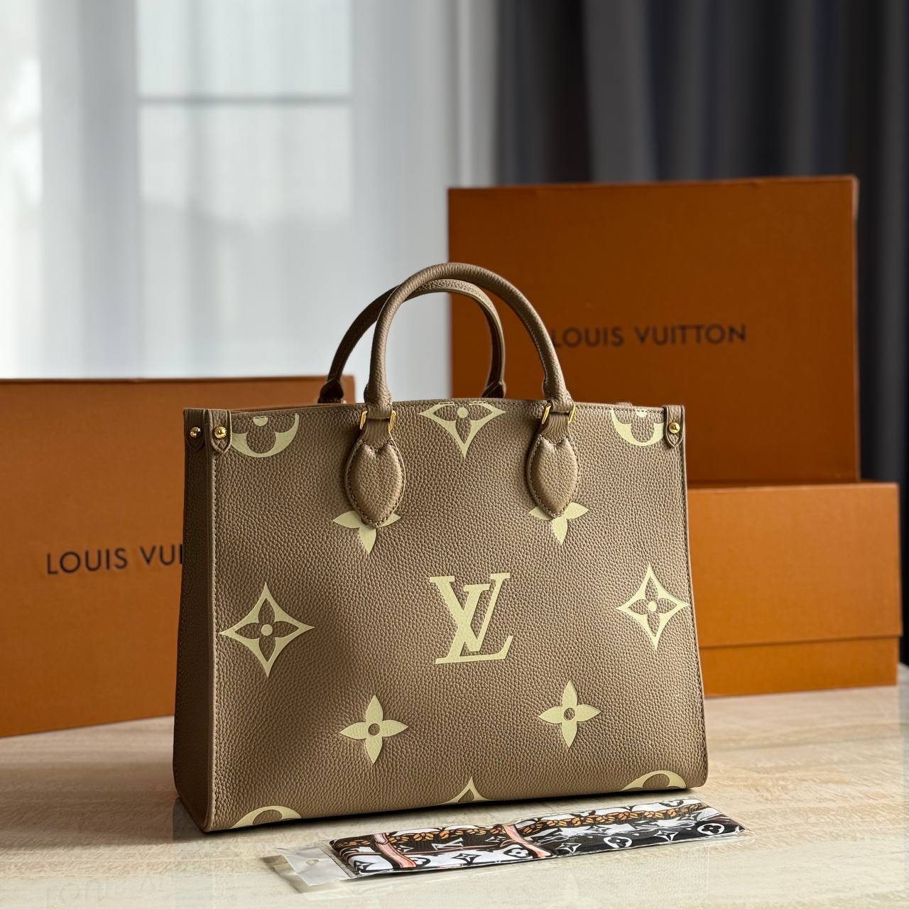 Сумка Louis Vuitton Cabas Onthego PM