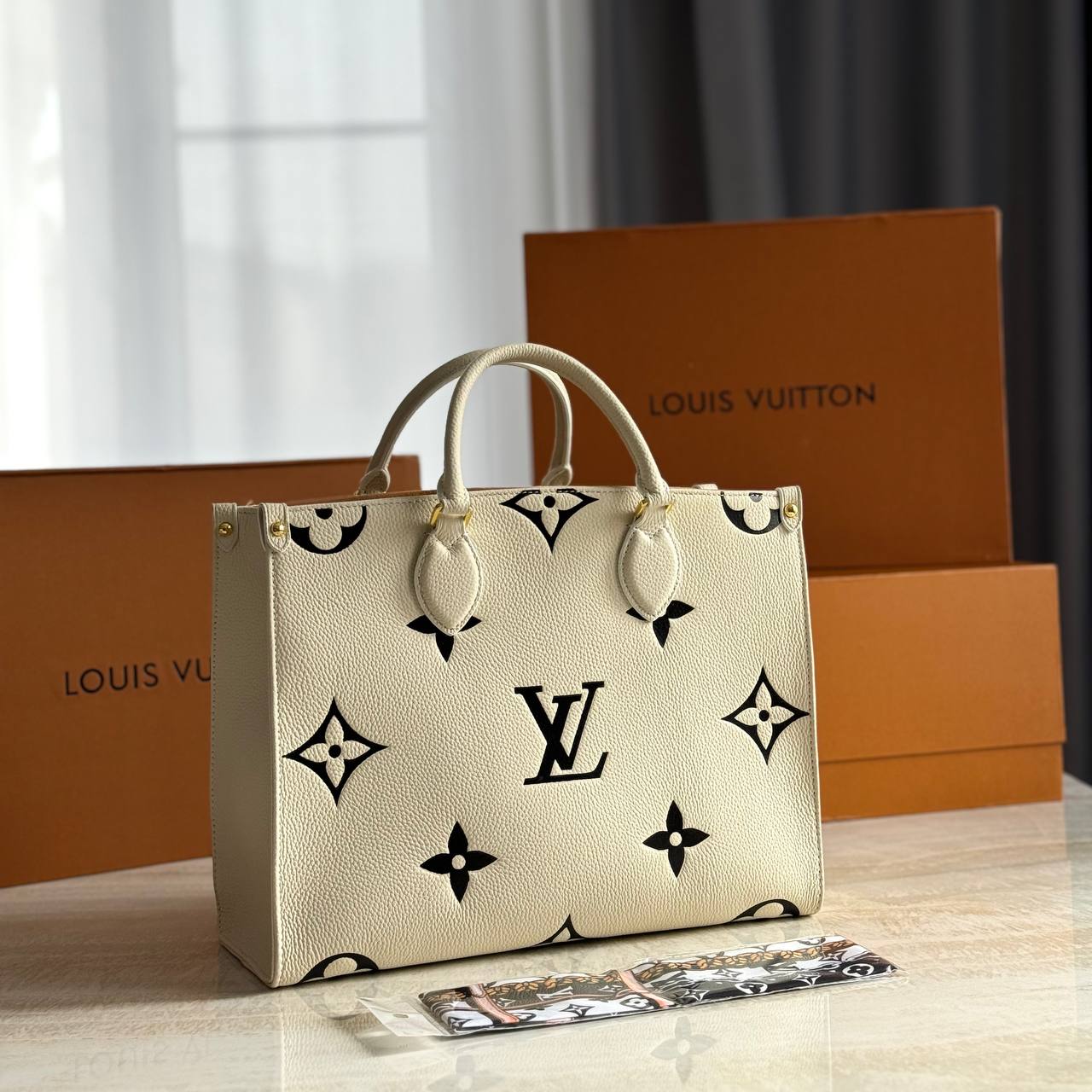 Сумка Louis Vuitton Cabas Onthego PM