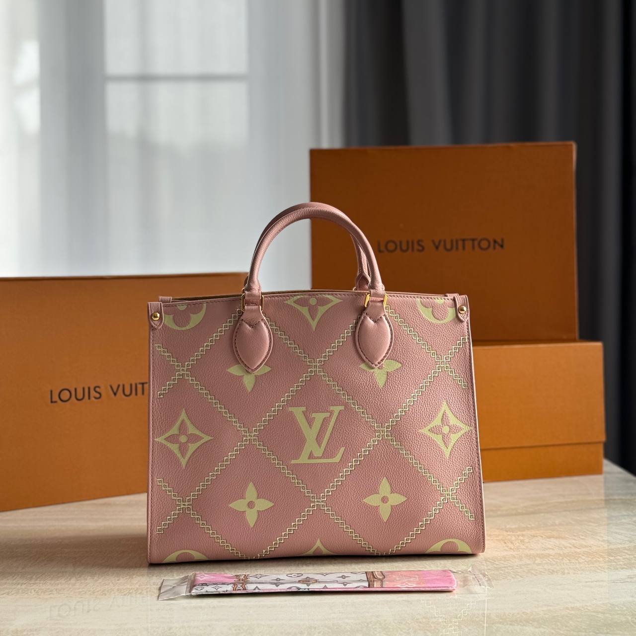 Сумка Louis Vuitton Cabas Onthego PM