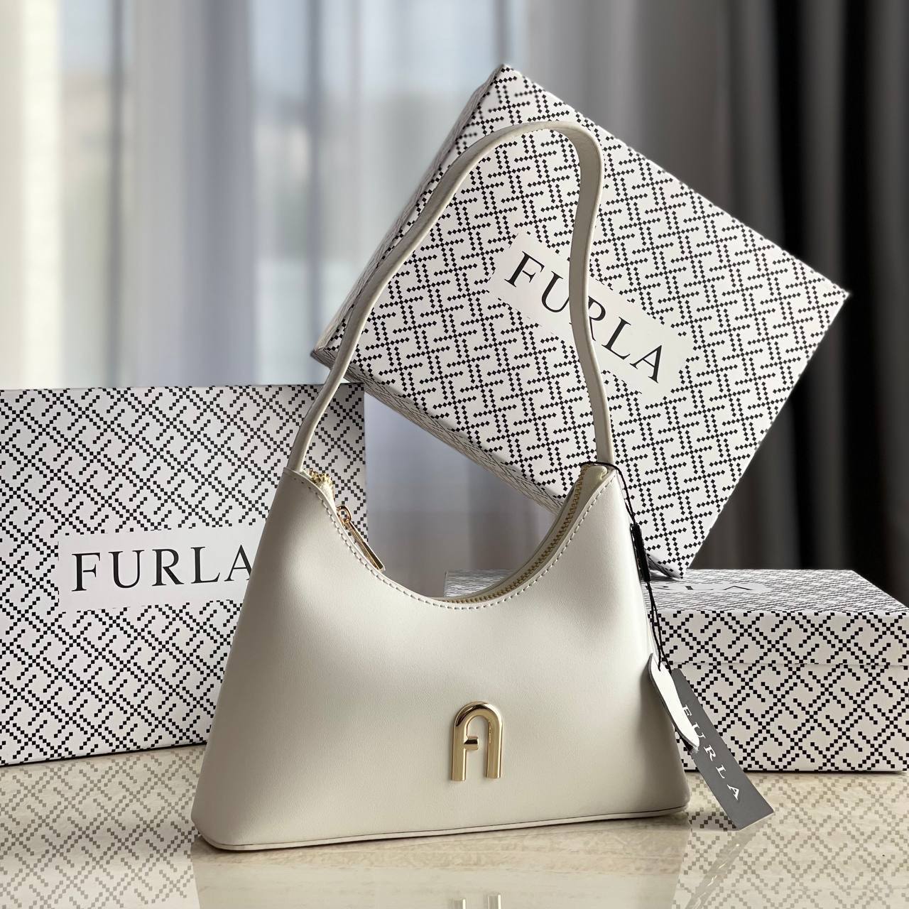 Сумка Furla Diamante Small Shoulder Bag