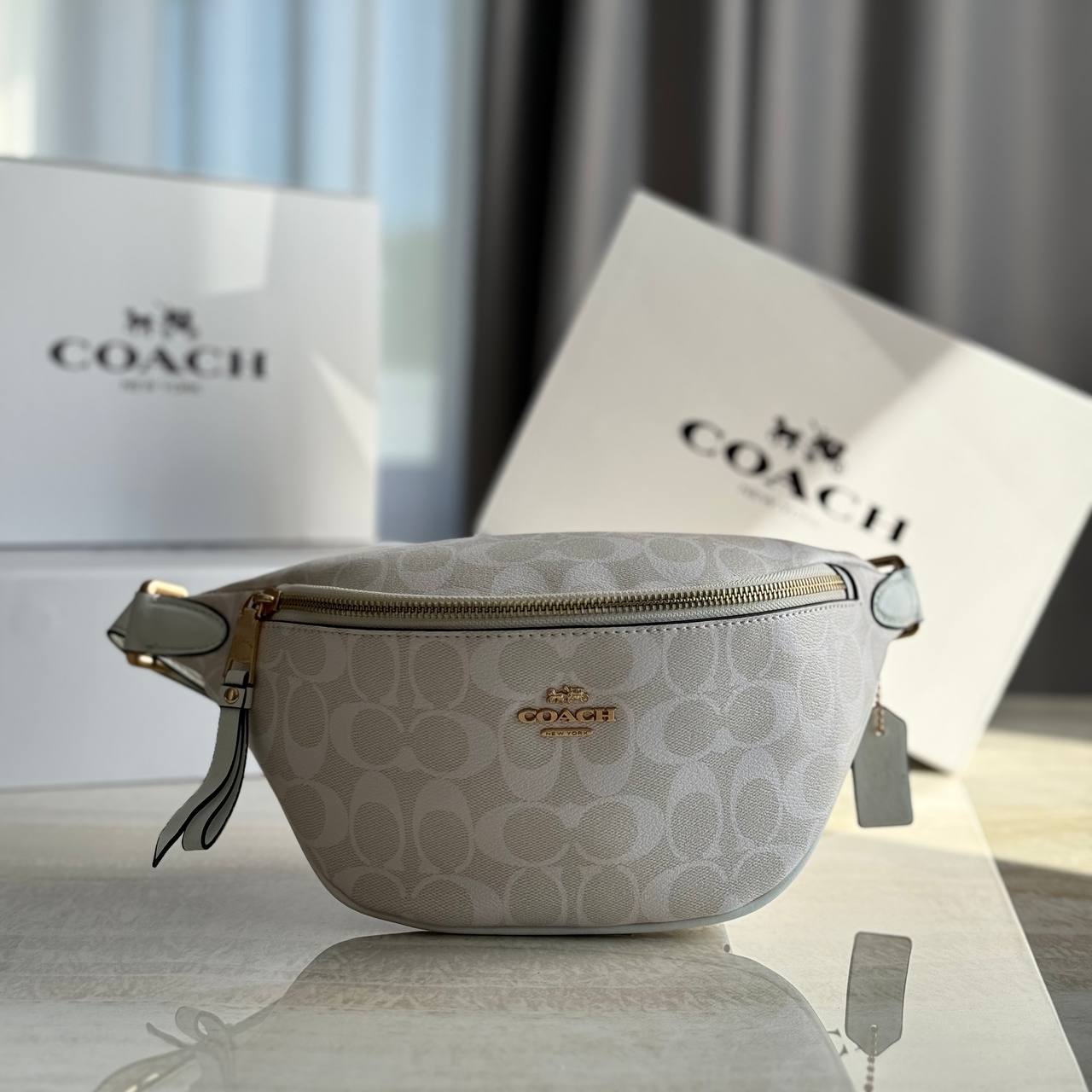 Сумка поясная Coach белая